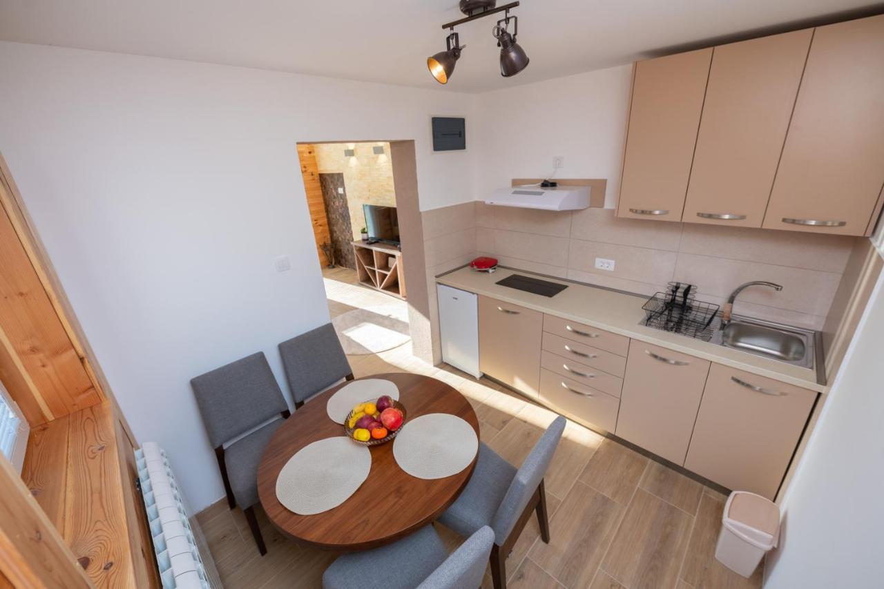 Apartmani Nada โคลาชิน ภายนอก รูปภาพ