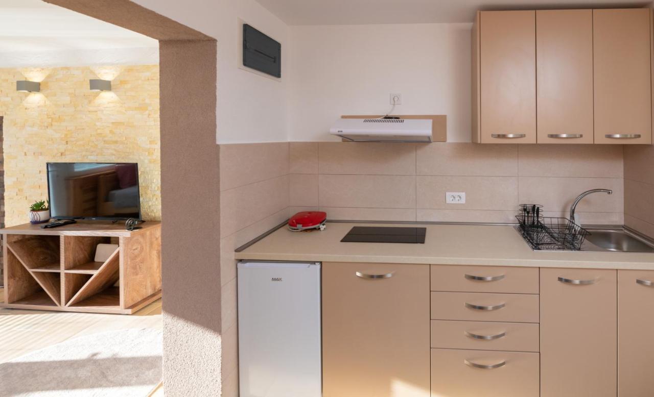 Apartmani Nada โคลาชิน ภายนอก รูปภาพ